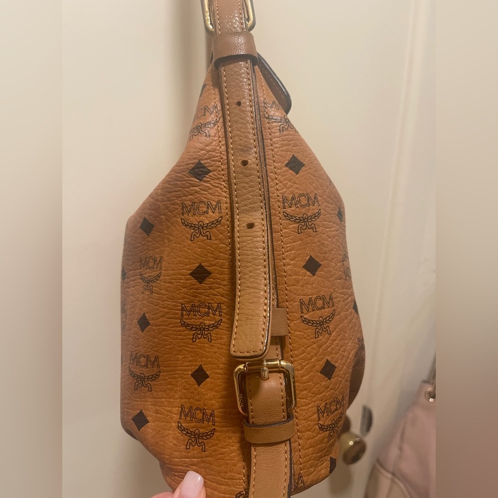 MCM Aren Hobo bag in Visetos Cognac Logo with adjustable Shoulder Bag tarnished - Picture 7 of 10